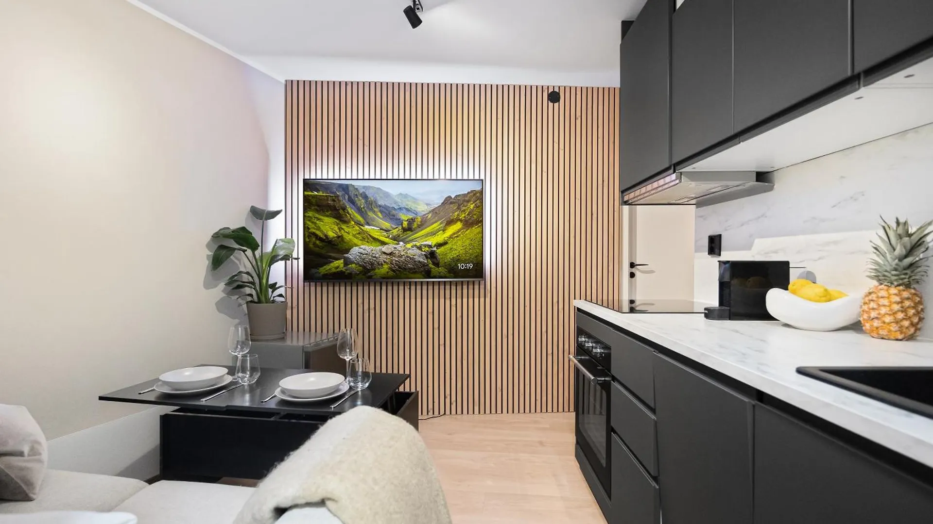 King Bed - Behind Bryggen - Renovated Des 23 Apartment Bergen