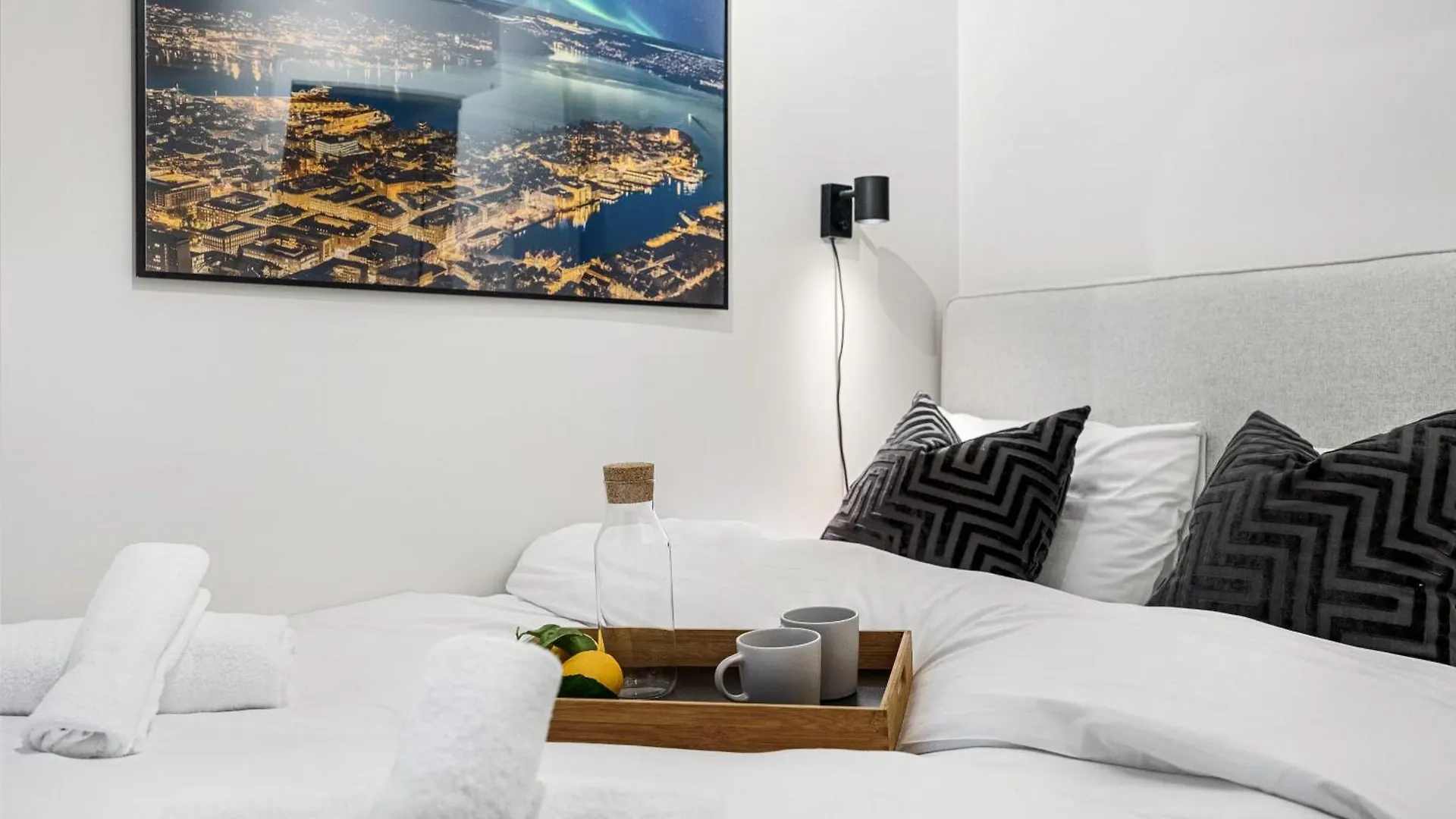 King Bed - Behind Bryggen - Renovated Des 23 Apartment Bergen 0*,